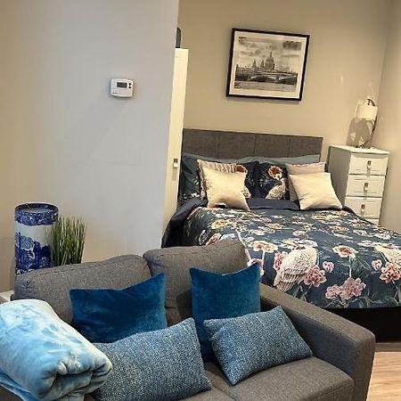 Sweet Swan House Apartment Rickmansworth Bagian luar foto